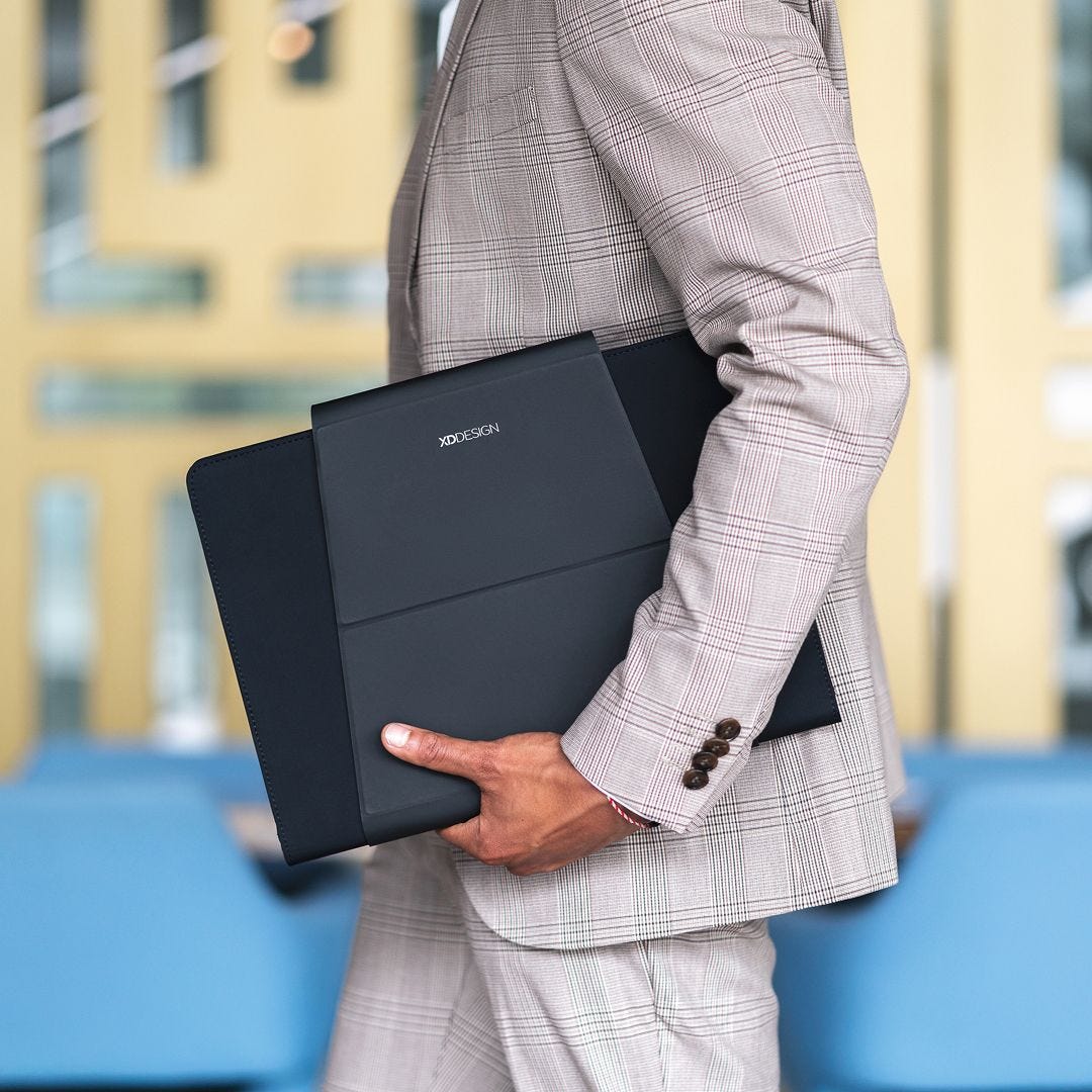 XD Design porta pc in polietilene riciclato "Mobile Office" Nero P77250.1