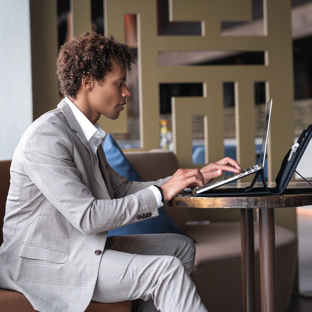 XD Design porta pc in polietilene riciclato "Mobile Office" Nero P77250.1