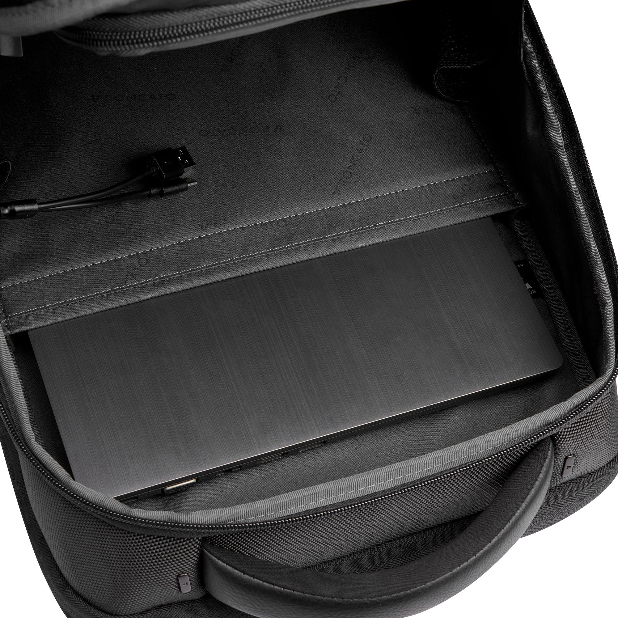 Roncato zaino in tessuto ed ecopelle "Panama 4 Nero 400900.01 NERO