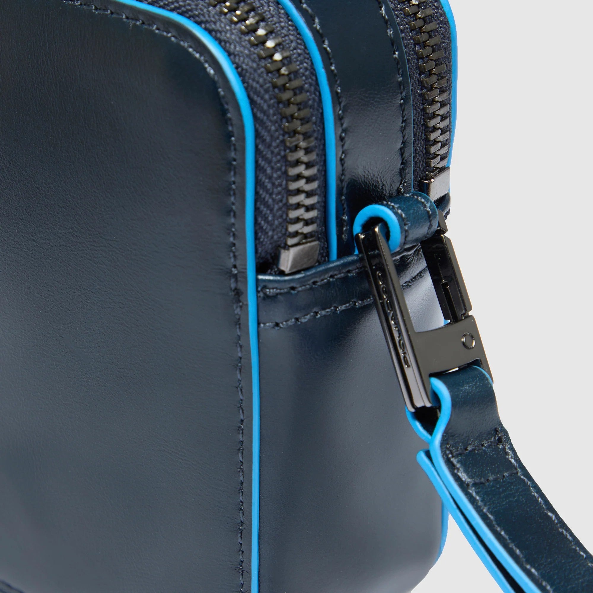 Piquadro pochette in pelle "Blue Square" AC4221B2.BLU2
