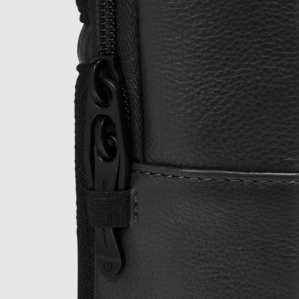 Piquadro monospalla in pelle "Russel" Nero CA6764W137.N