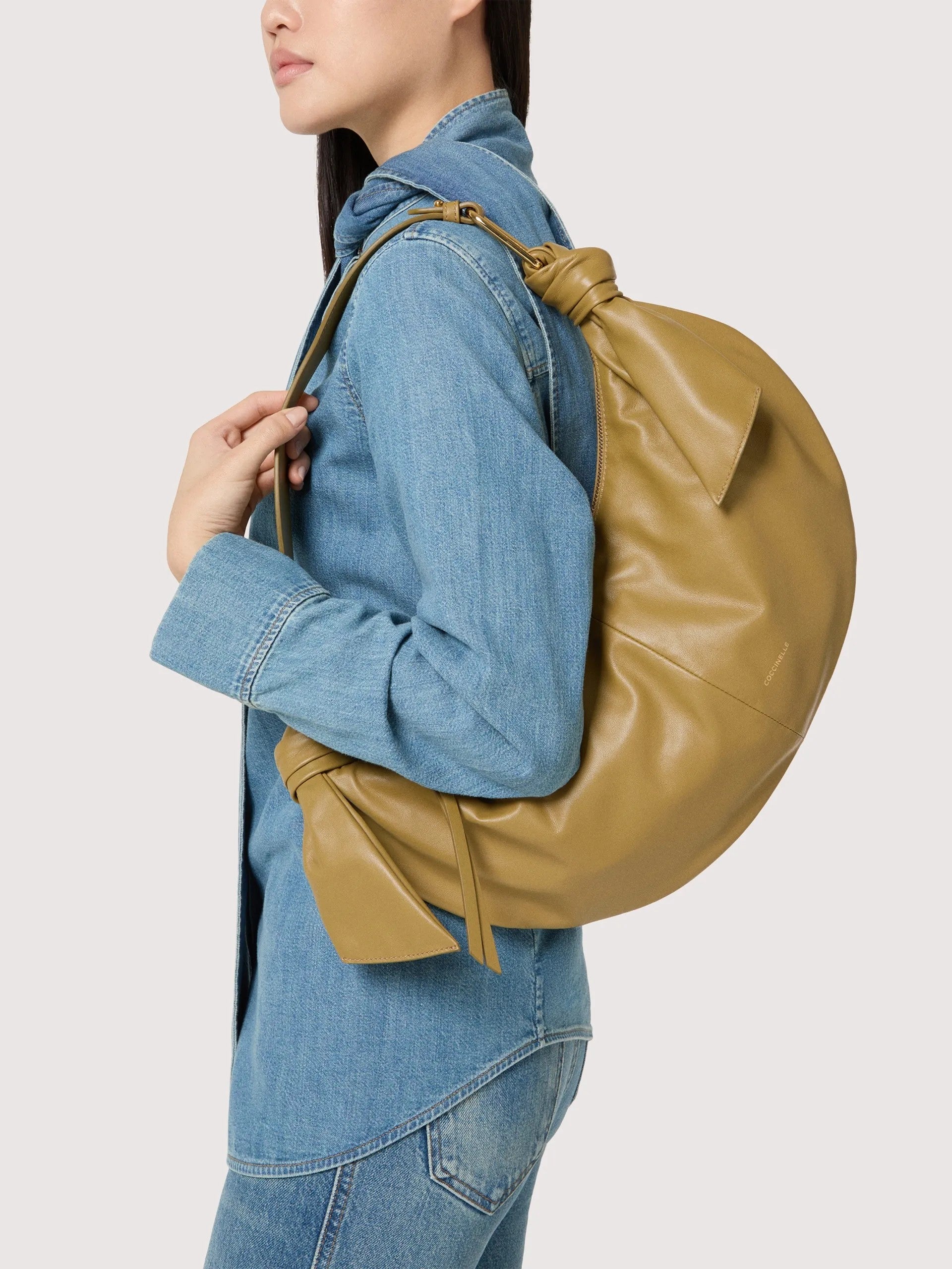 Coccinelle borsa a spalla in pelle "Furoshiki" Verde E1U1A130201.G43 SEAGRASS