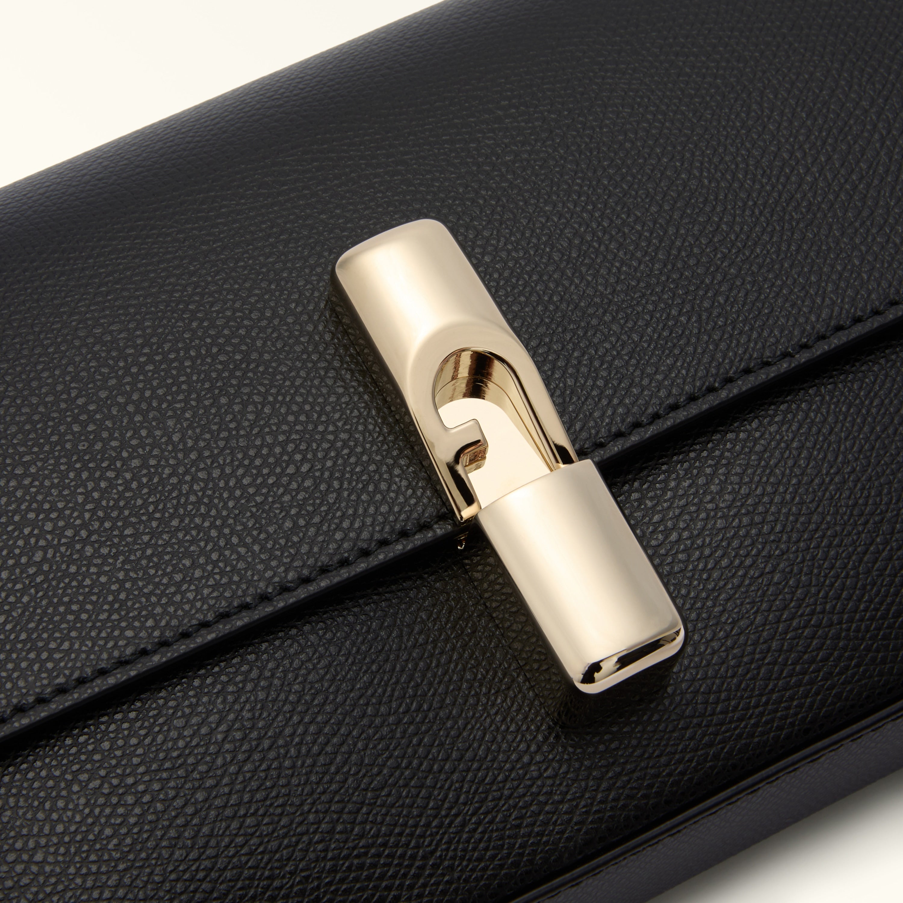 Furla borsa a tracolla in pelle "Iride" Nero WB01826.O6000 NERO