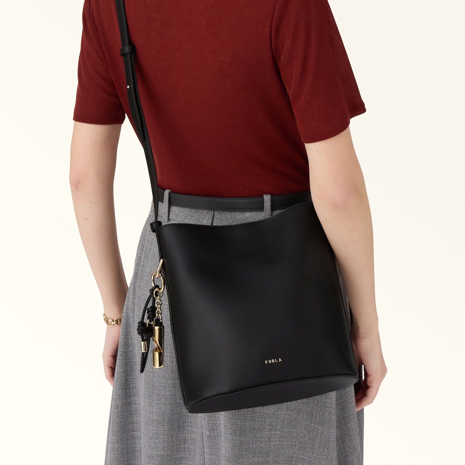 Furla borsa secchiello in pelle "Roxie" Nero WB01875.O6000 NERO
