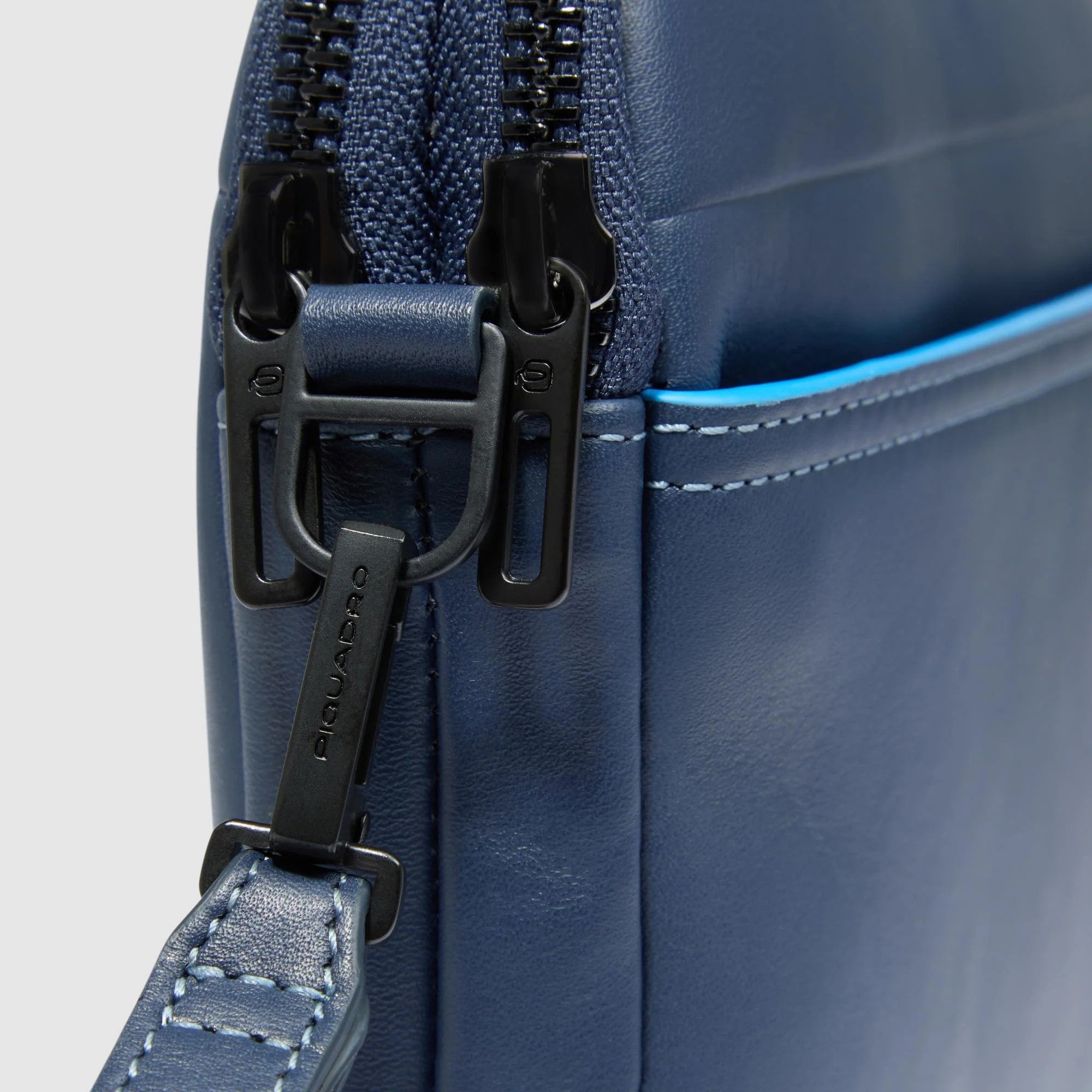 Piquadro pochette in pelle "S138" Blu AC6156S138R.AV2
