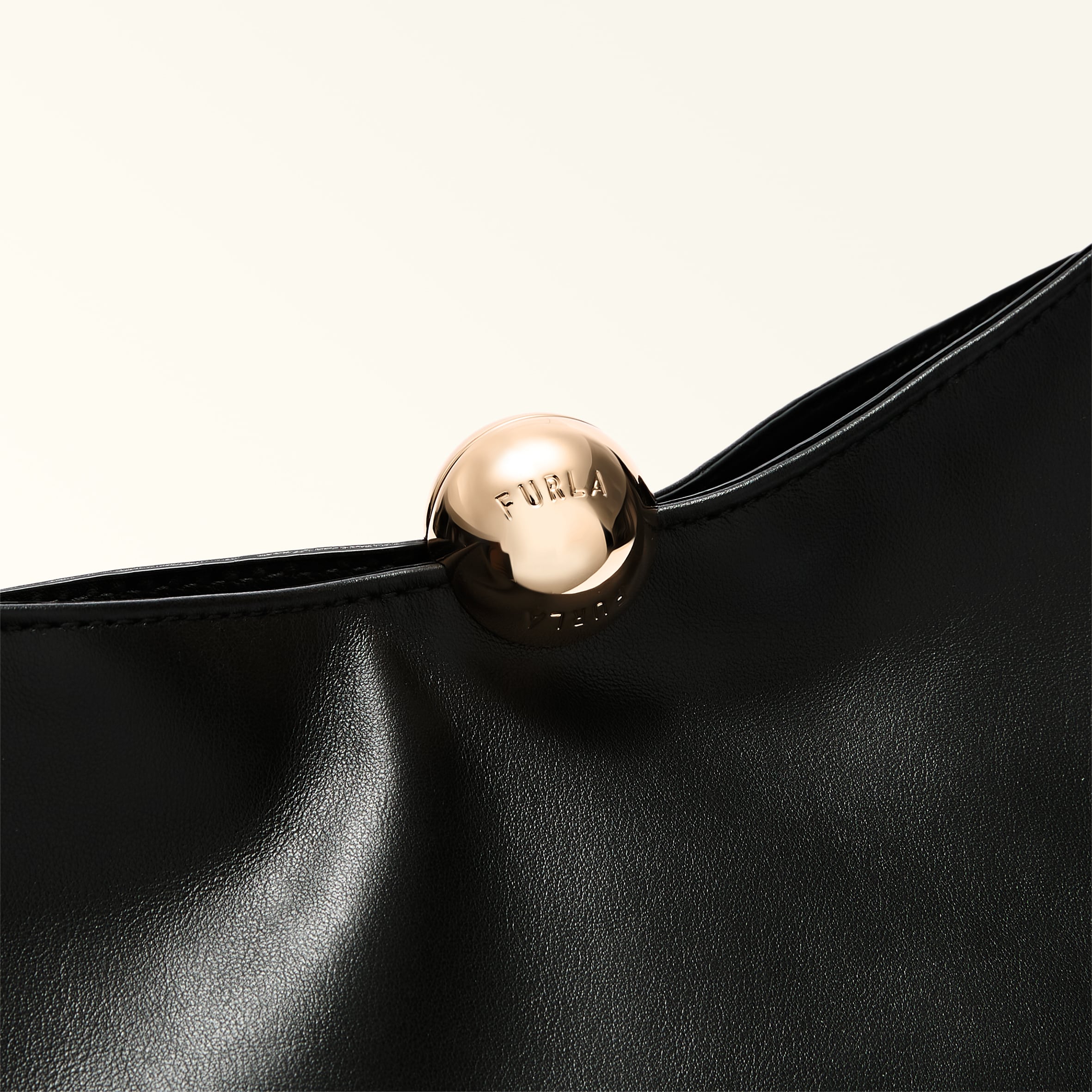 Furla borsa a spalla in pelle "Furla Sfera" Nero WB01403.O6000 NERO
