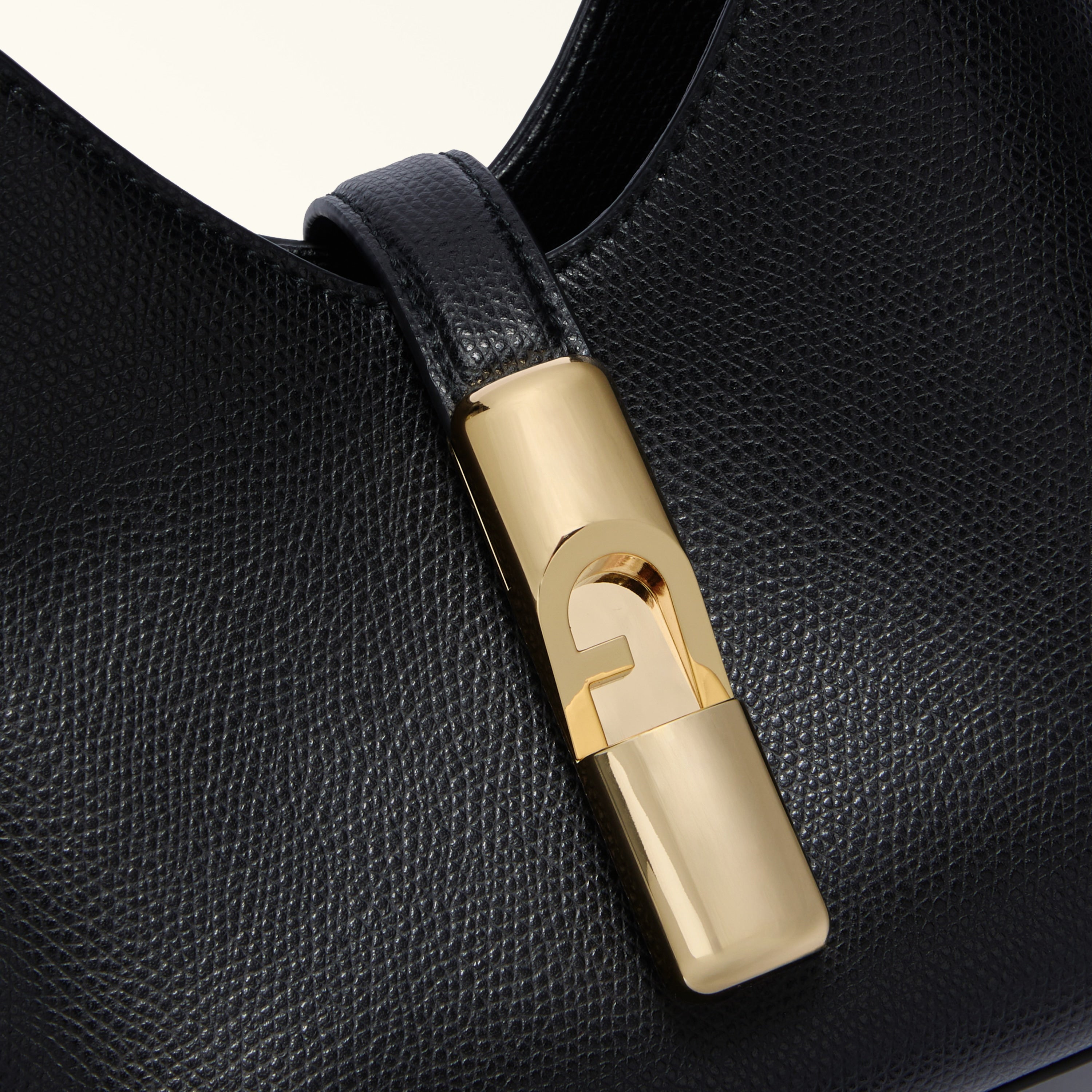 Furla borsa a spalla in pelle "Iride" Nero WE00820.O6000 NERO