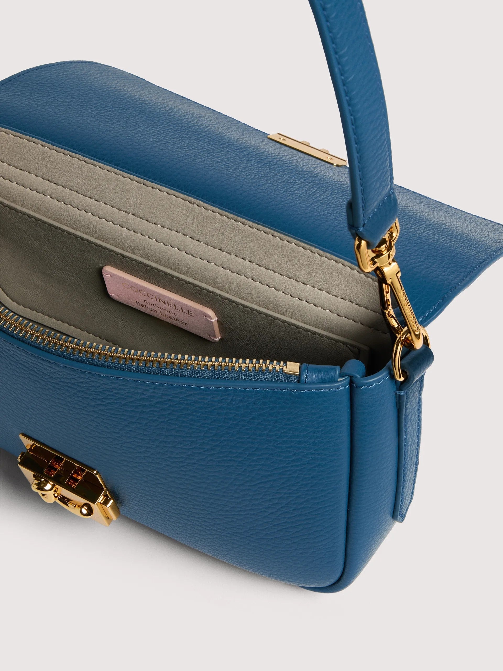 Coccinelle borsa a spalla in pelle "C-Me Lock" Azzurro E1U4K120201.B27 DEEP BLUE