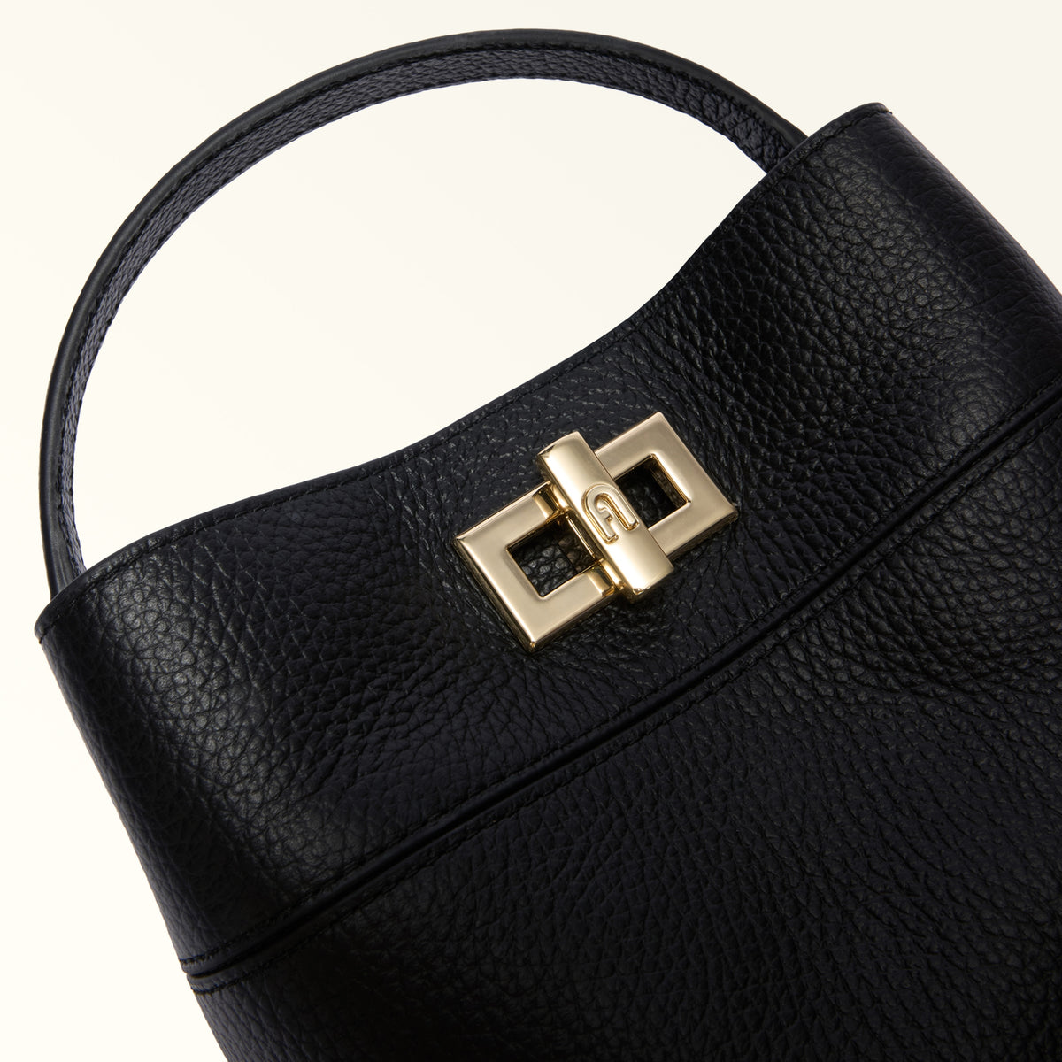 Furla borsa secchiello in pelle "Amelia" Nero WE00879.O6000 NERO