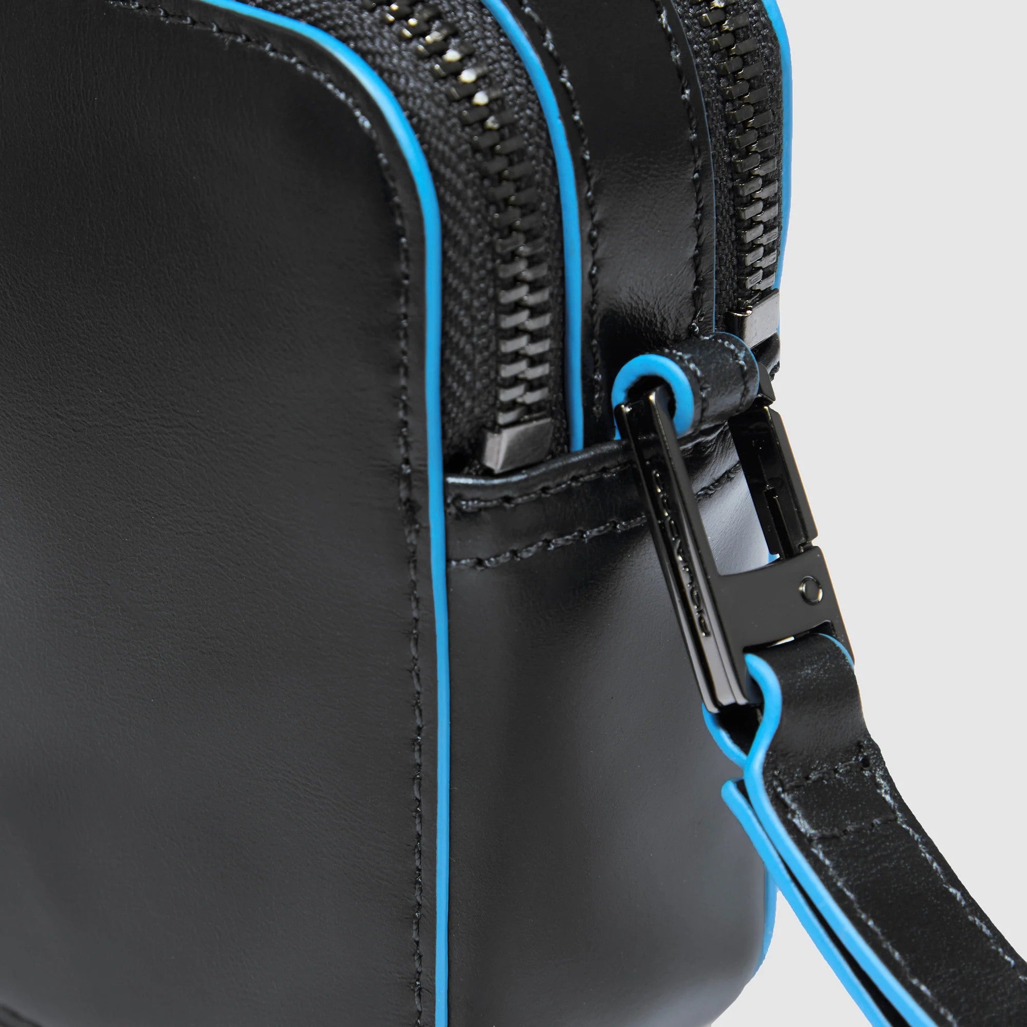 Piquadro pochette in pelle "Blue Square" Nero AC4221B2.N