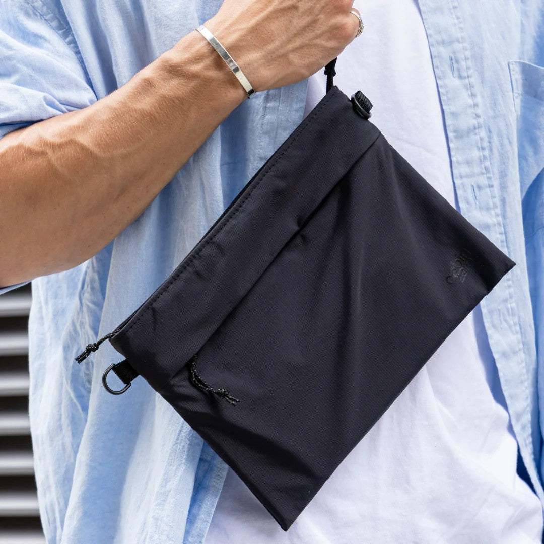 Cabin Zero pochette in tessuto "Classic" Nero CZ40.1201 ABSOLUTE BLACK