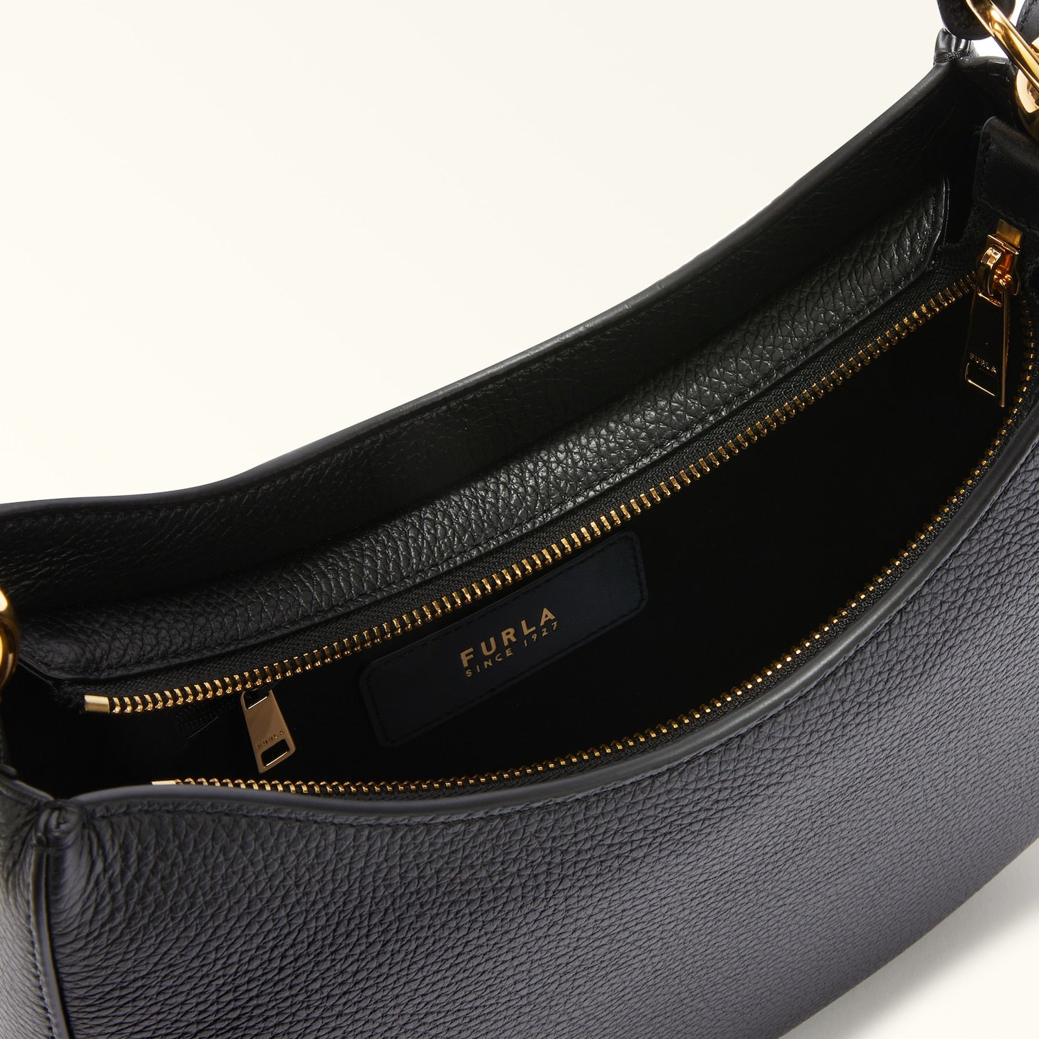 Furla borsa a spalla in pelle "Furla Sfera" Nero WB01489.O6000