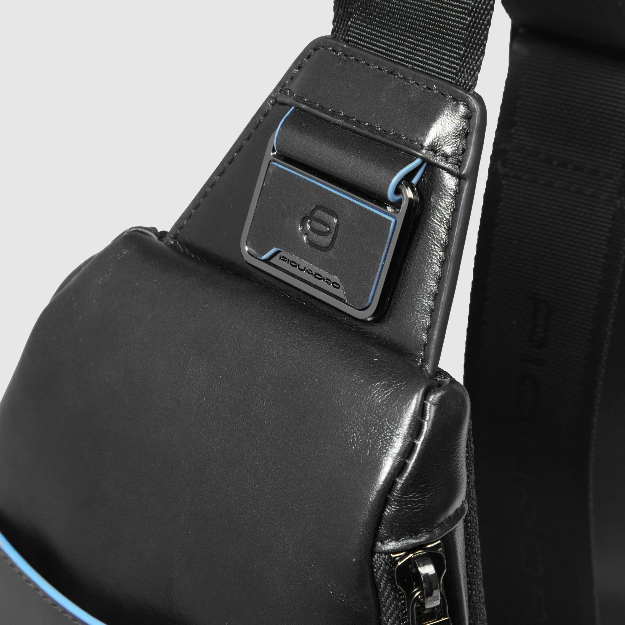 Piquadro monospalla in pelle "Blue Square" Nero CA5577B2.N