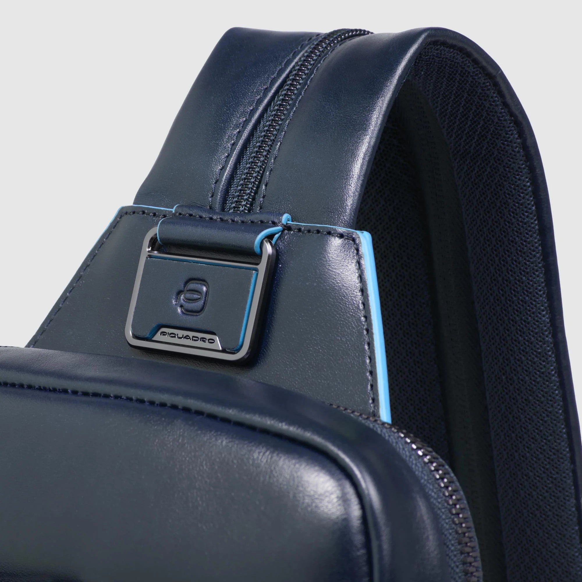 Piquadro monospalla in pelle "Blue Square" CA6589B2.BLU2