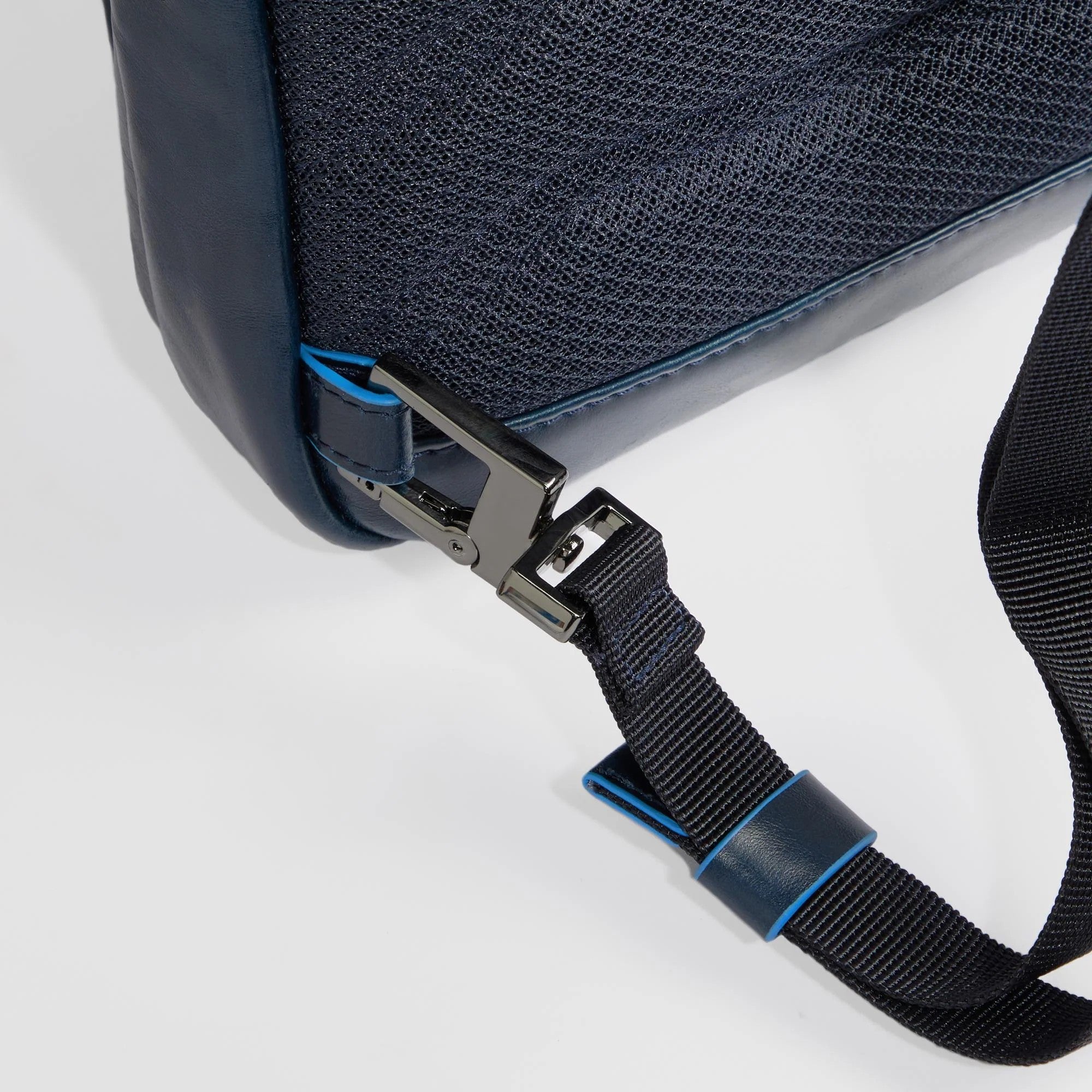 Piquadro monospalla in pelle "Blue Square" CA6589B2.BLU2