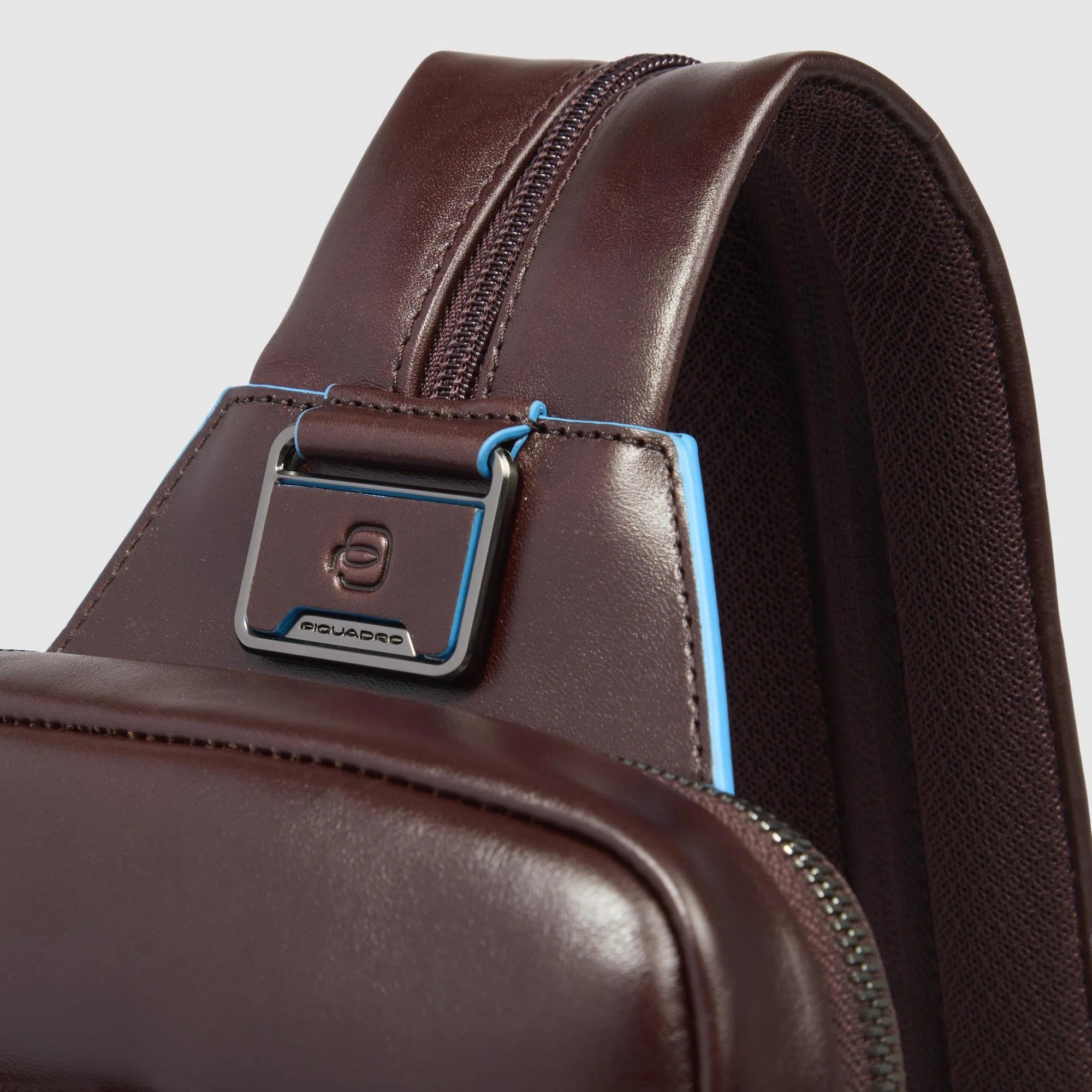 Piquadro monospalla in pelle "Blue Square" Marrone CA6589B2.MO