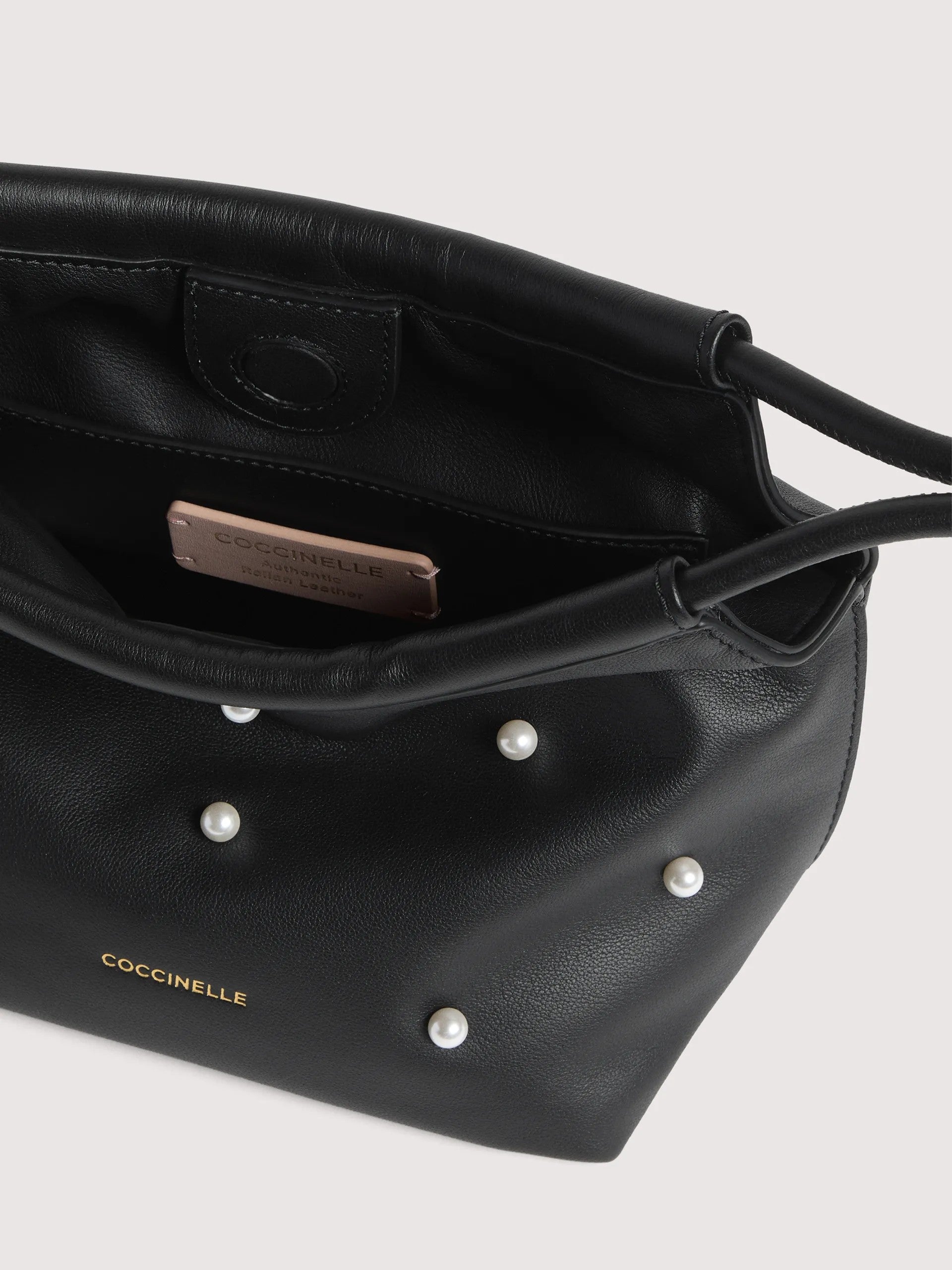 Coccinelle borsa a mano in pelle "Finn Pouch Pearl" Nero E1UAB580101.001 NOIR