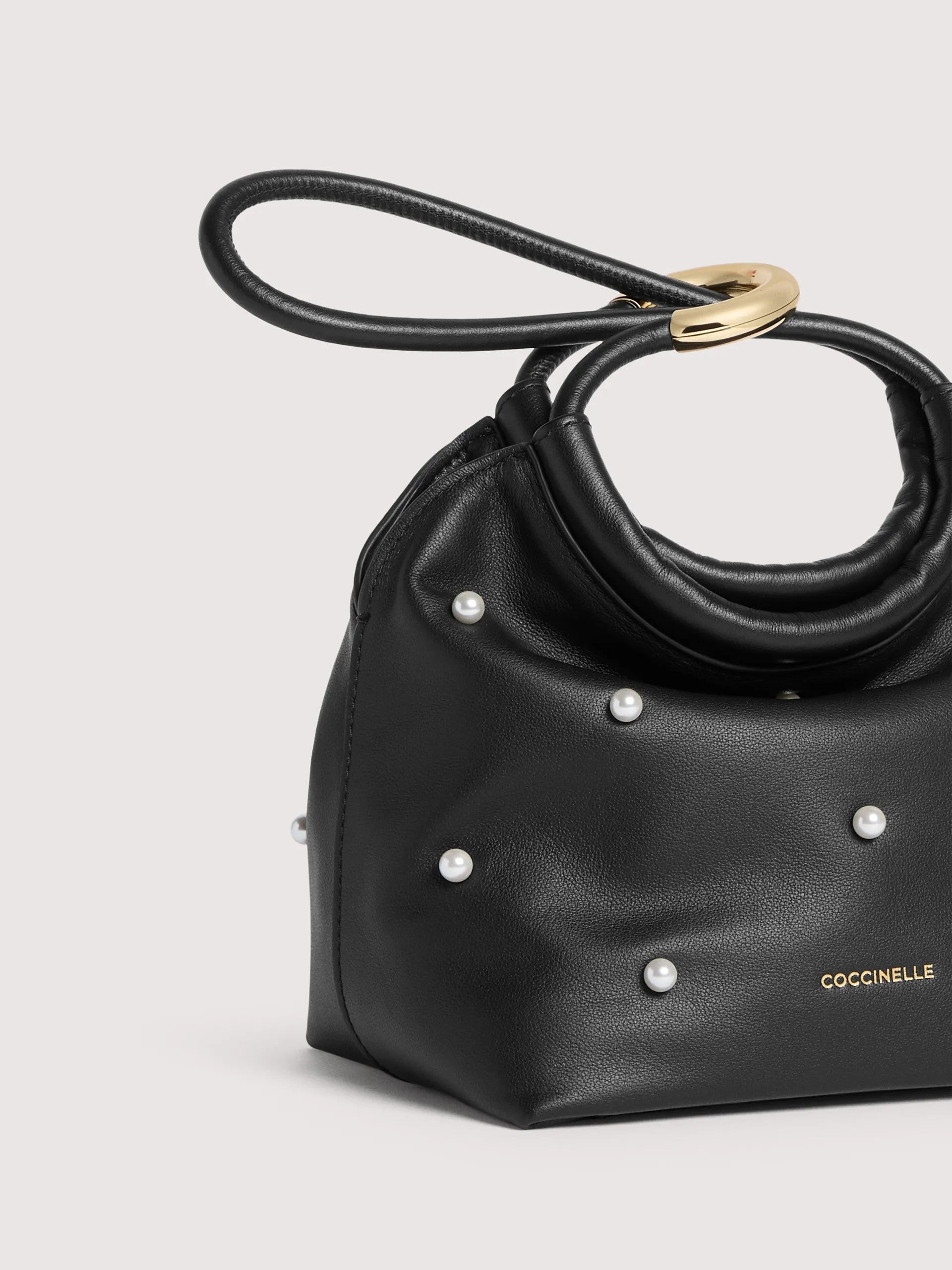 Coccinelle borsa a mano in pelle "Finn Pouch Pearl" Nero E1UAB580101.001 NOIR