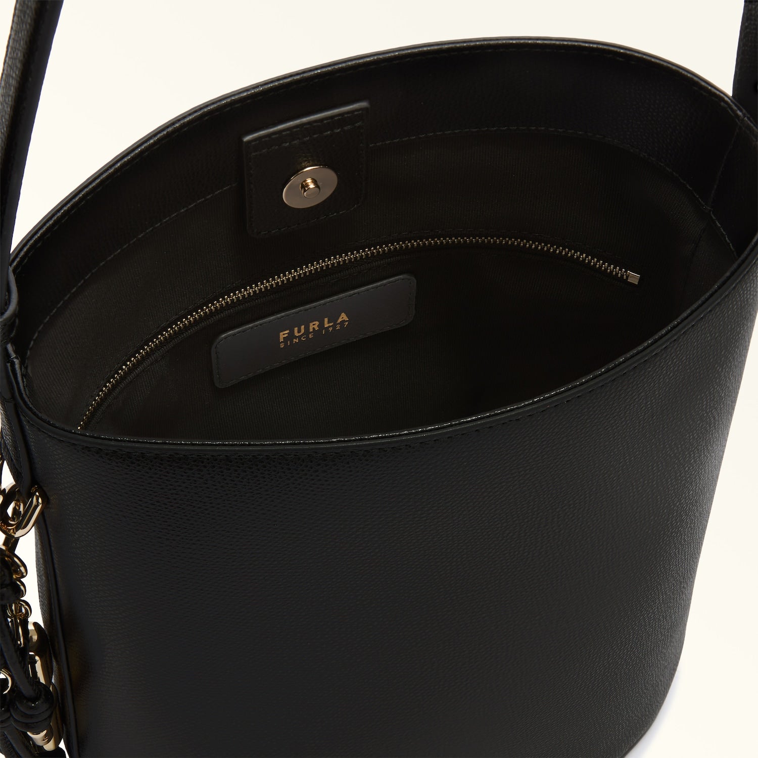 Furla borsa secchiello in pelle "Roxie" Nero WB01875.O6000 NERO