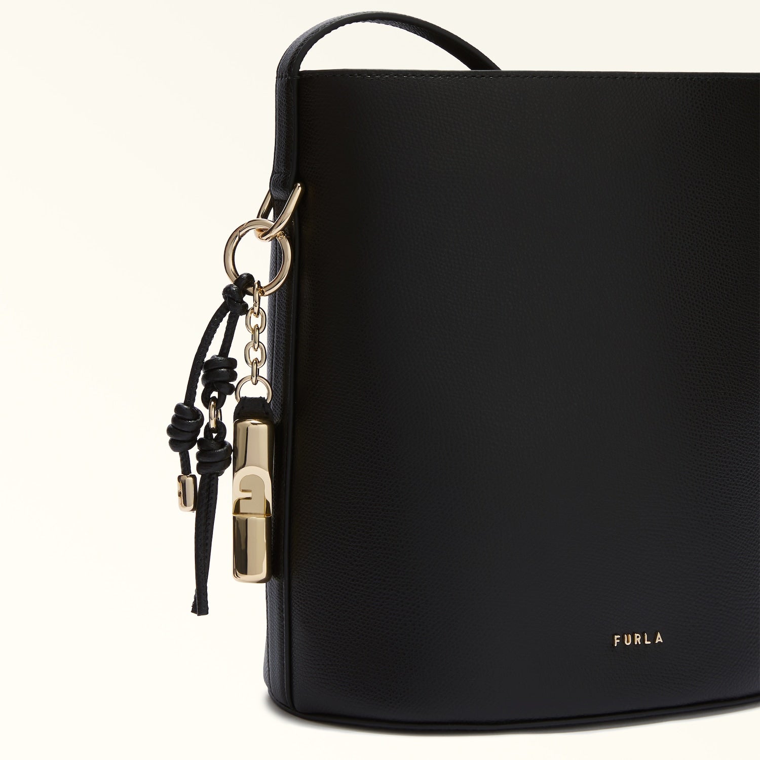 Furla borsa secchiello in pelle "Roxie" Nero WB01875.O6000 NERO