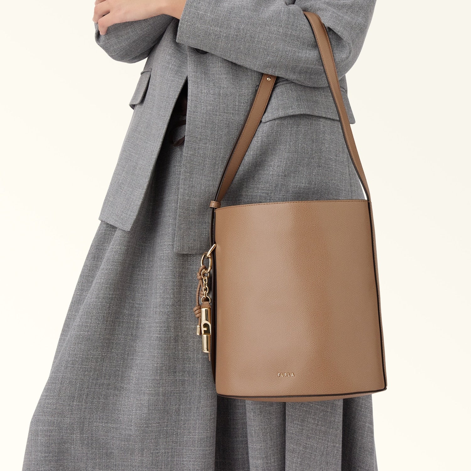 Furla borsa secchiello in pelle "Roxie" Beige WB01875.4489S TOFFEE