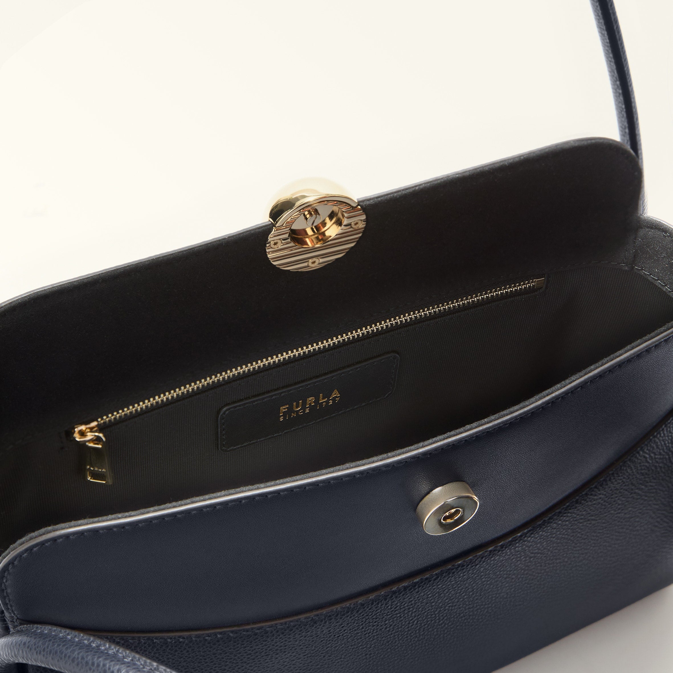 Furla borsa a spalla in pelle "Nicole" Blu WB01883.4852 INK BLUE