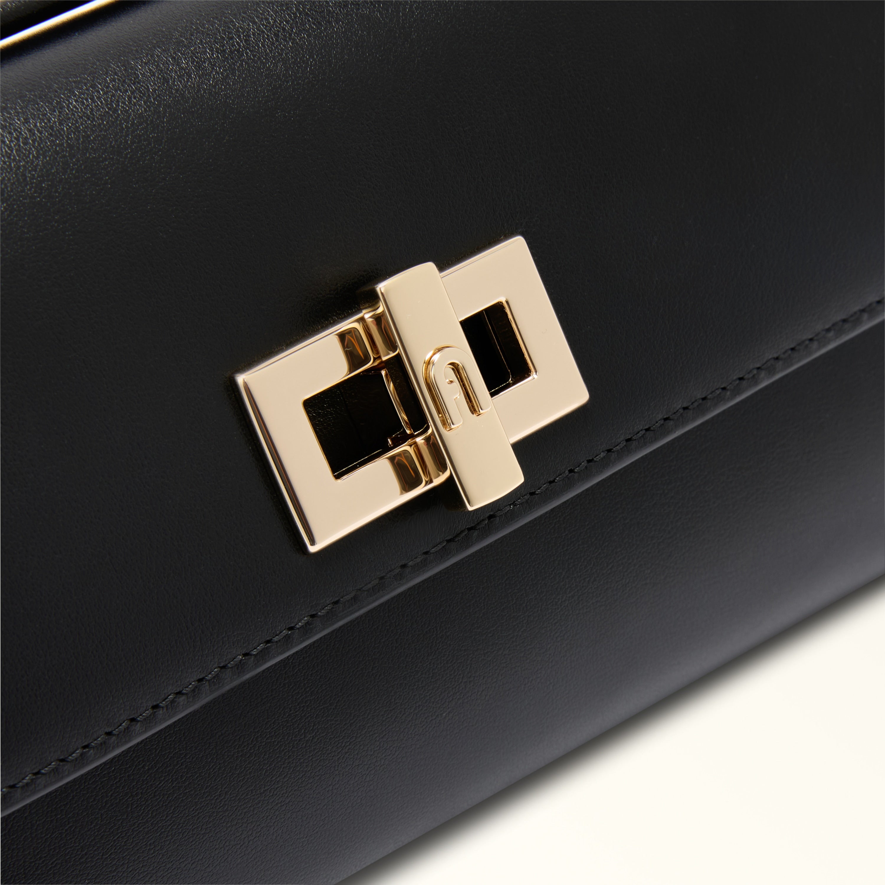 Furla borsa a mano in pelle "Clara" Nero WE00841.O6000 NERO