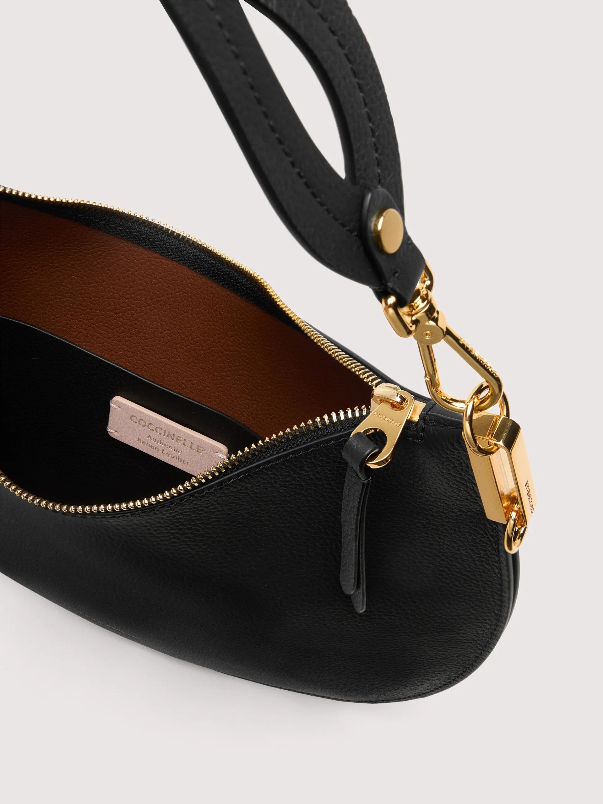 Coccinelle borsa a spalla in pelle "Sunup" Nero E1QKF130201.613 NOIR/COGNAC