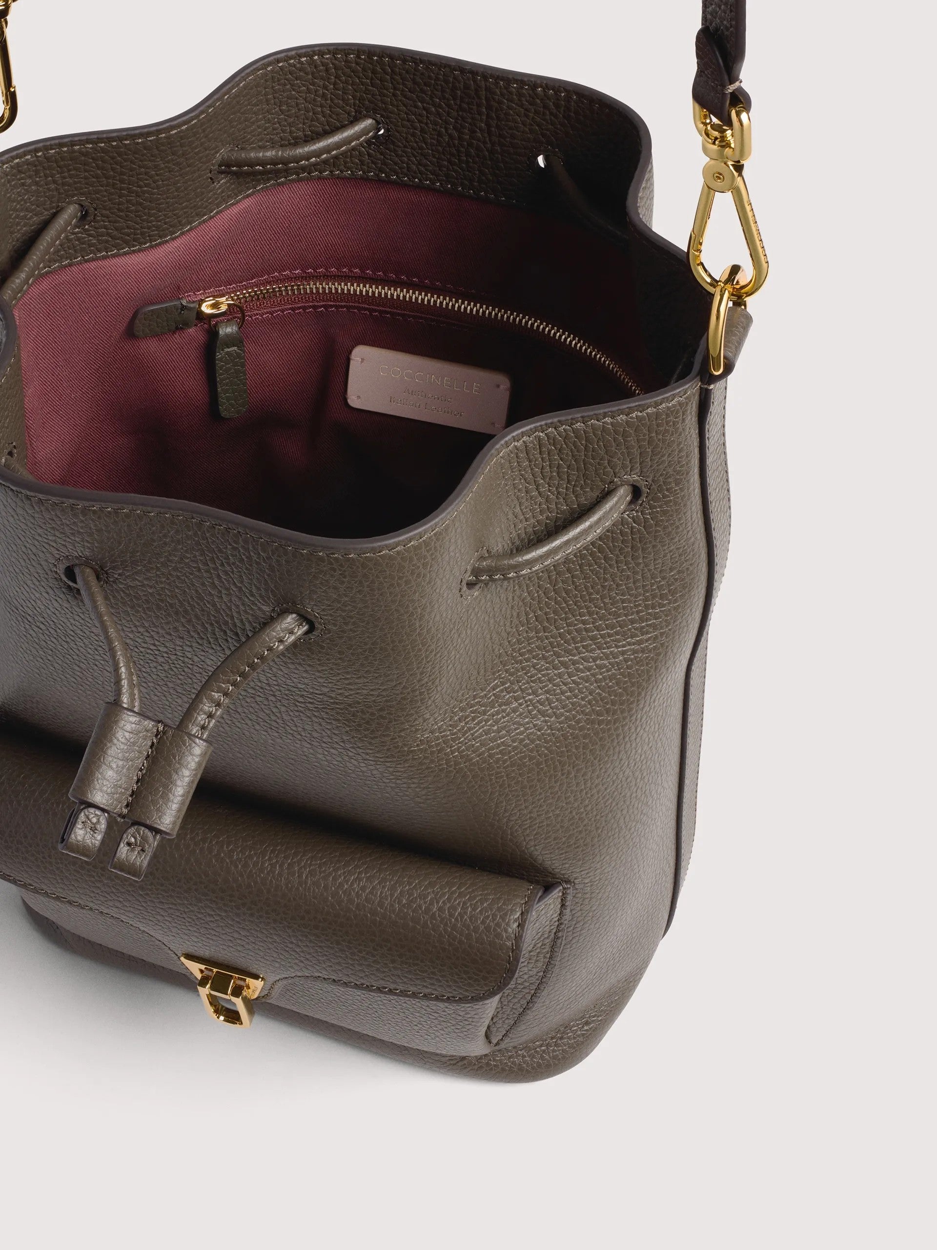 Coccinelle borsa secchiello in pelle "Beat Generation" Verde E1TFK230201.W25 FANGO