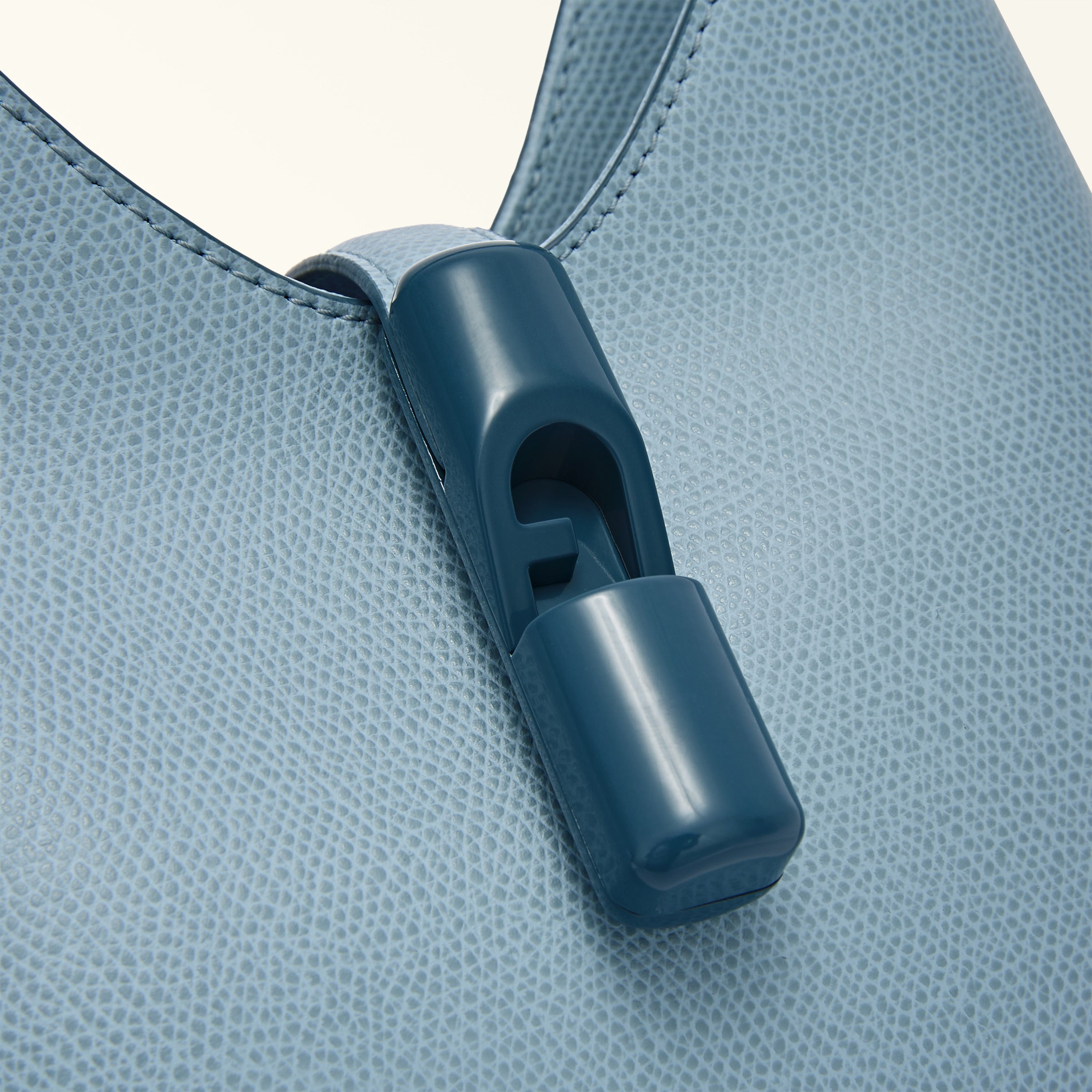 Furla borsa a mano in pelle "Iride" Azzurro WE00876.CDZ00 CARTA DA ZUCCHER