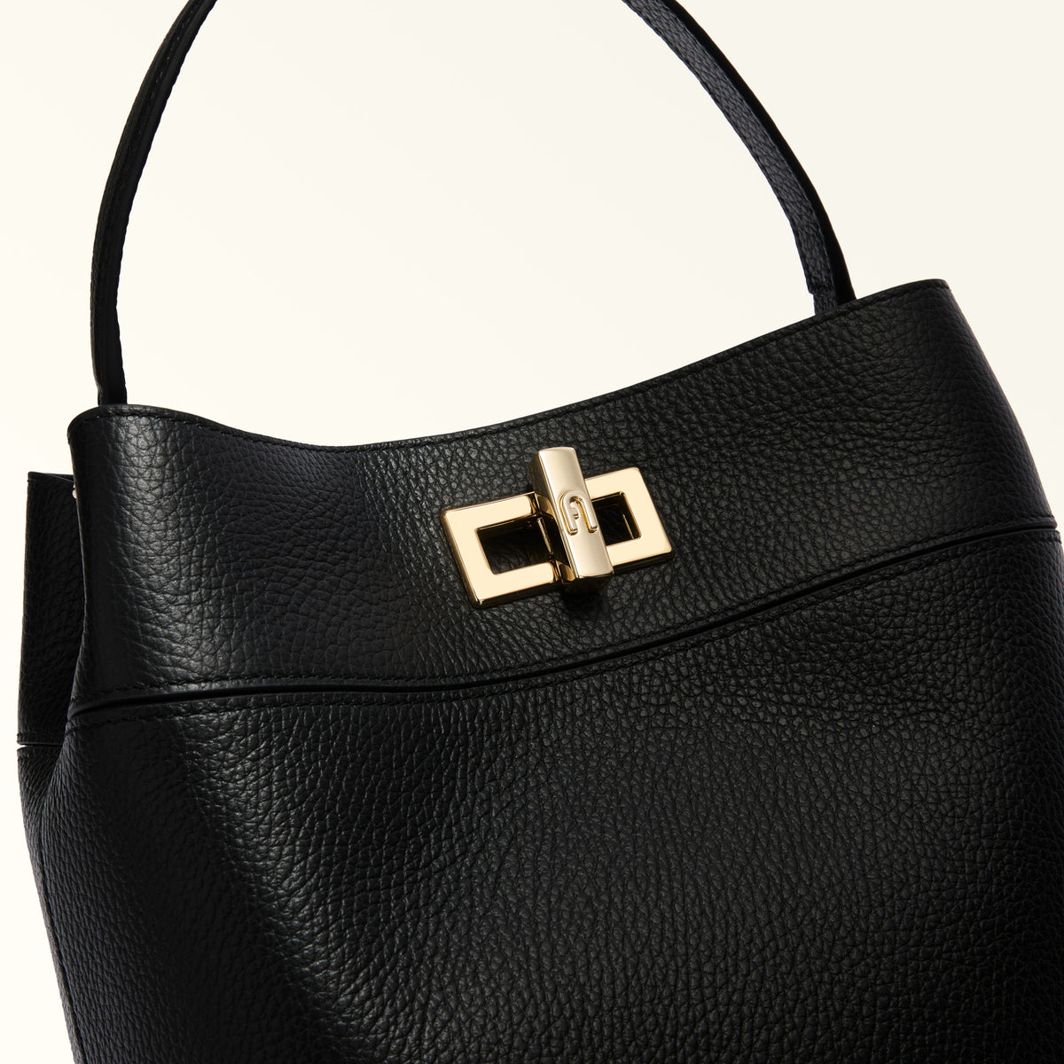 Furla borsa secchiello in pelle "Amelia" Nero WB01953.O6000 NERO